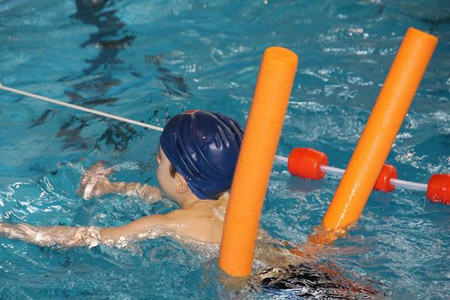 Camping dans les Landes : des cours de natation pour vos enfants cet été