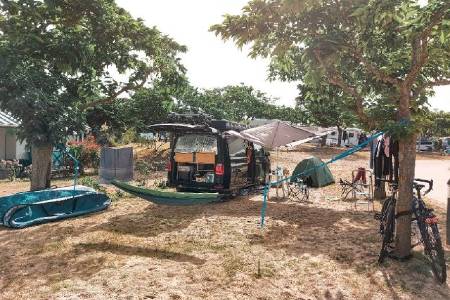 Dans les Landes, les emplacements nus se font rares... mais au Camping Le Saint Martin, on reste fidèle aux campeurs !